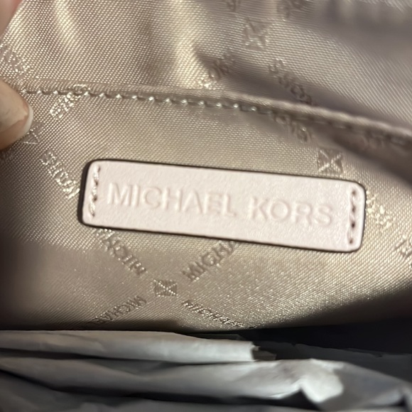 Michael Kors Jet Set Travel Purse with coin purses - Picture 10 of 17